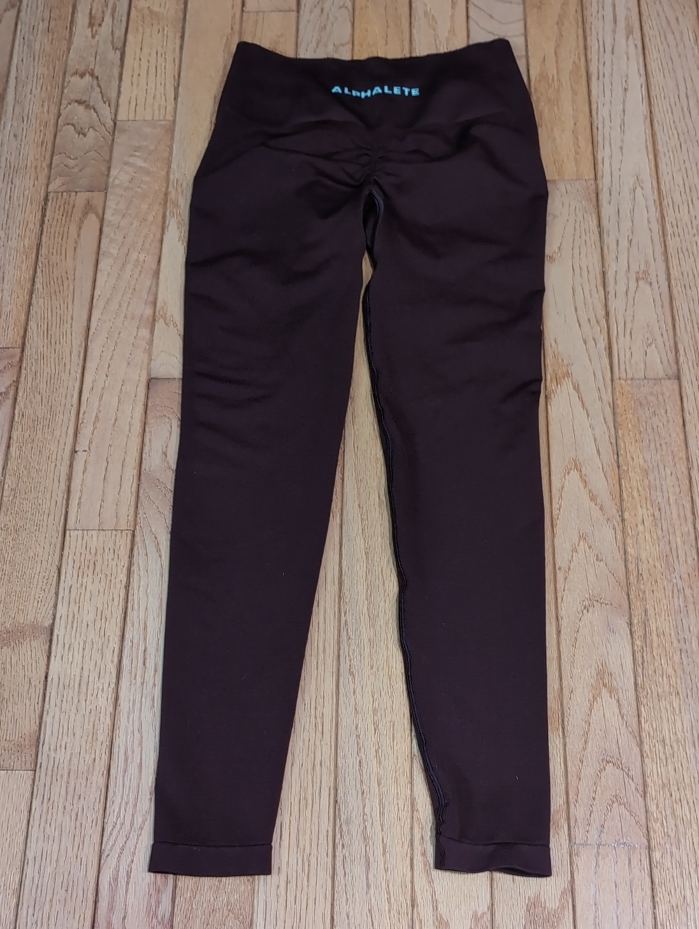 Alphalete Women's Maroon Mid-Rise Scrunch Leggings
